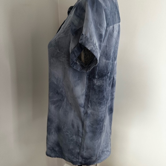 Women's Simply Vera Wang Shirred Neck Blouse. Blue Tie Dye. Button. Soft. Sz: S - Picture 15 of 15